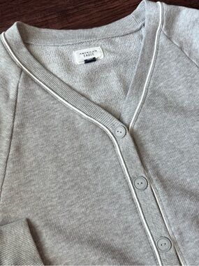 American Eagle Women's Sweatshirt Cardigan Gray Size XS Preppy Academia Classic